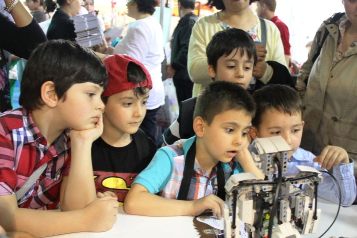 Yürüyüş Yolu Şimdi Bilim Dolu