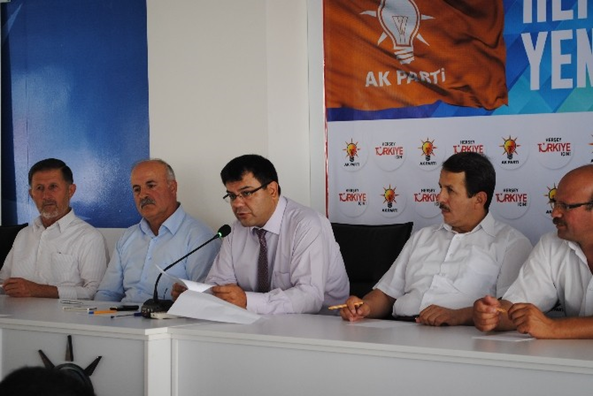 Ak Parti\'li Ünek, Olağanüstü Kongreyi Değerlendirdi
