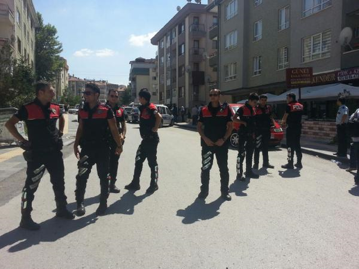 Ankara\'da Çatışma: 2\'si Polis, 5 Yaralı
