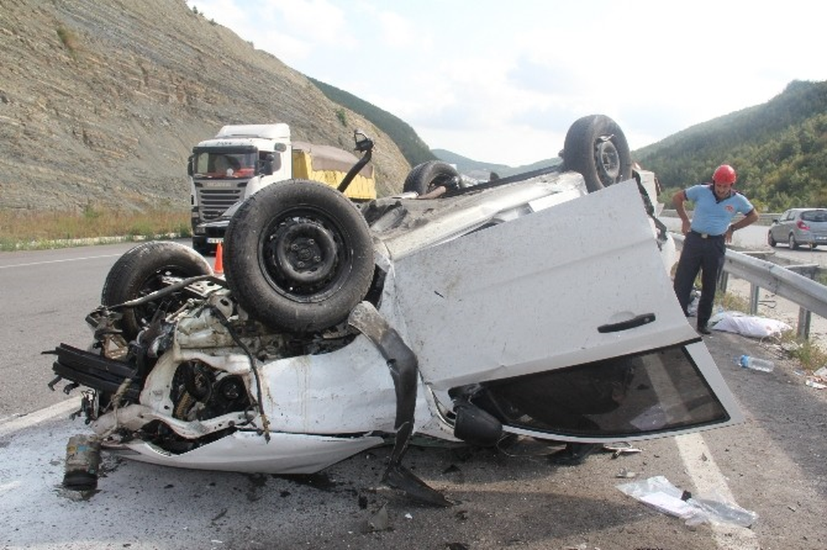 Azerbaycan Plakalı Otomobil Takla Attı: 6 Yaralı