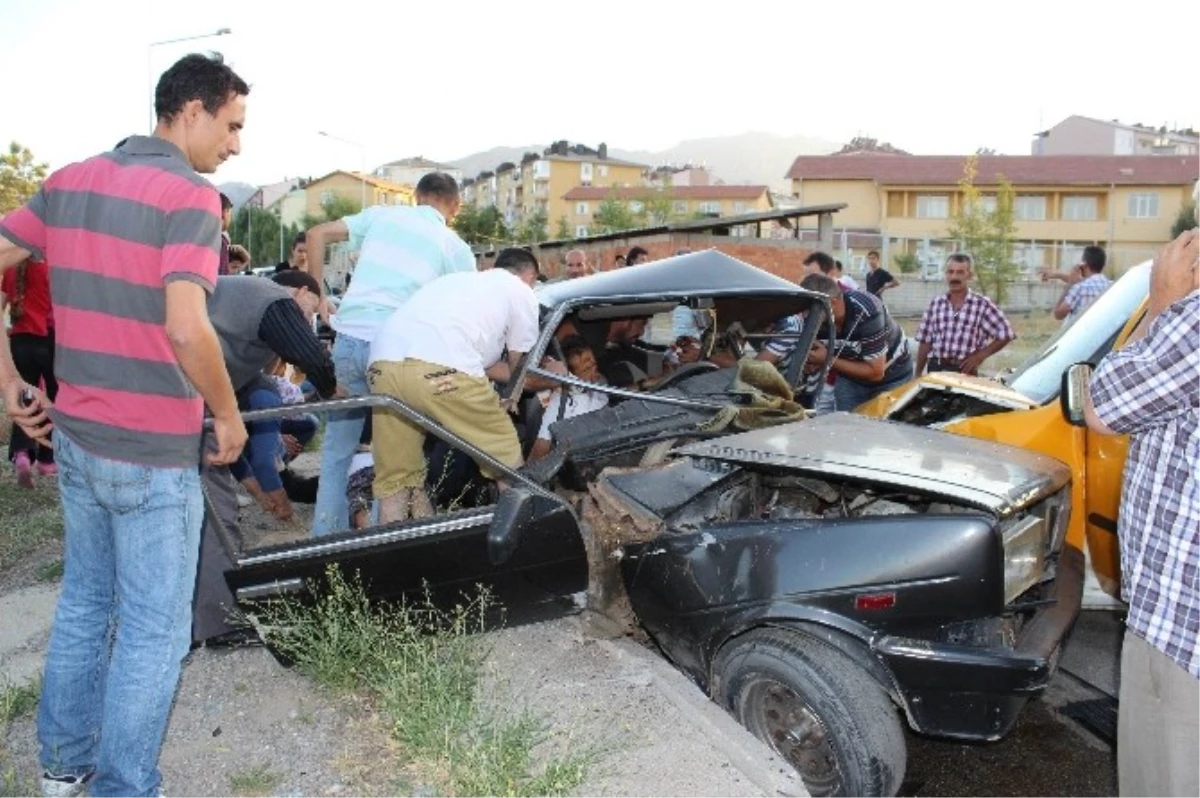 Baba ile Anne Karnındaki Bebek Kazada Öldü