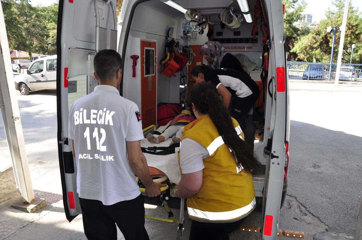Bilecik\'te, 5 Yaşındaki Çocuğa Otomobil Çarptı