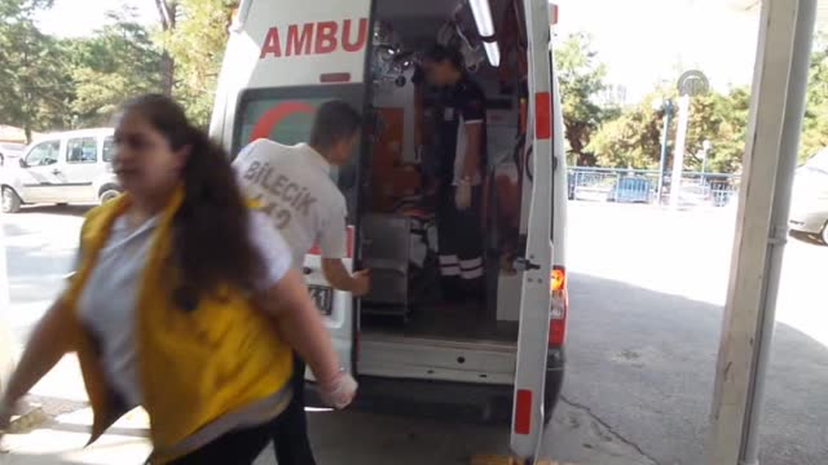 Bilecik\'te, 5 yaşındaki çocuğa otomobil çarptı