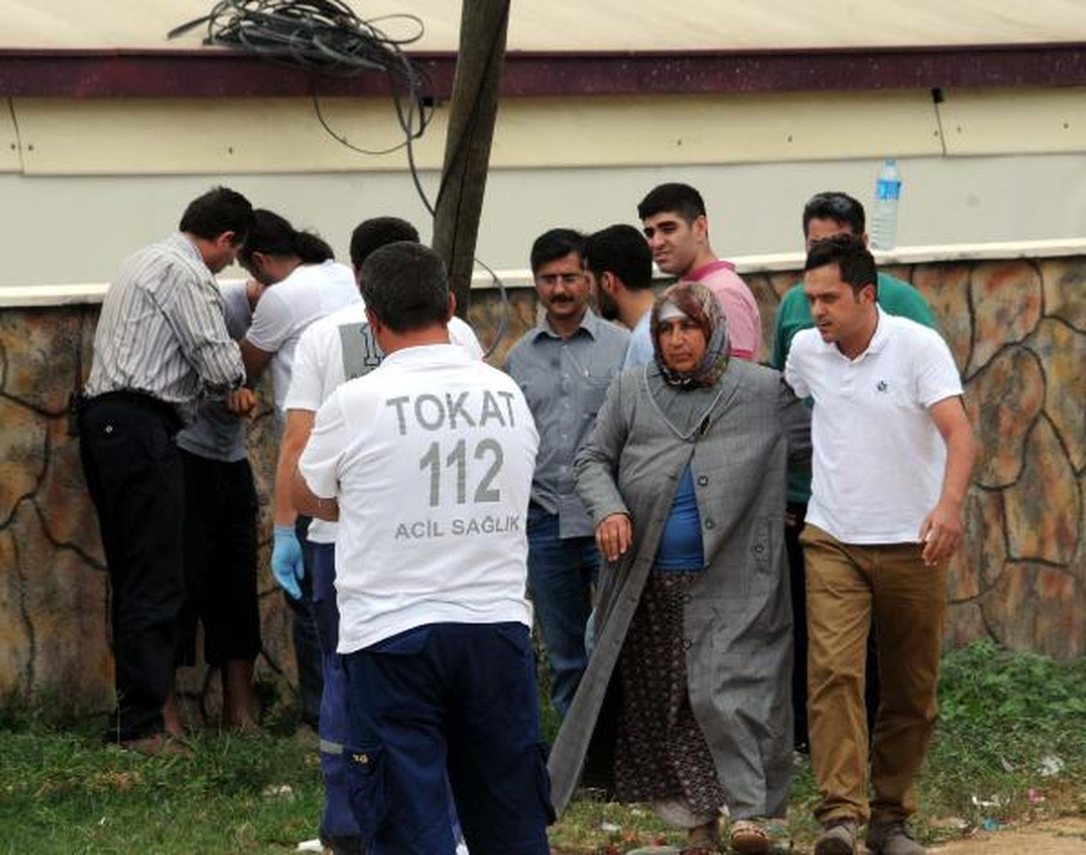 Boğazına Bıçak Dayayan Genci Anneannesi İkna Etti