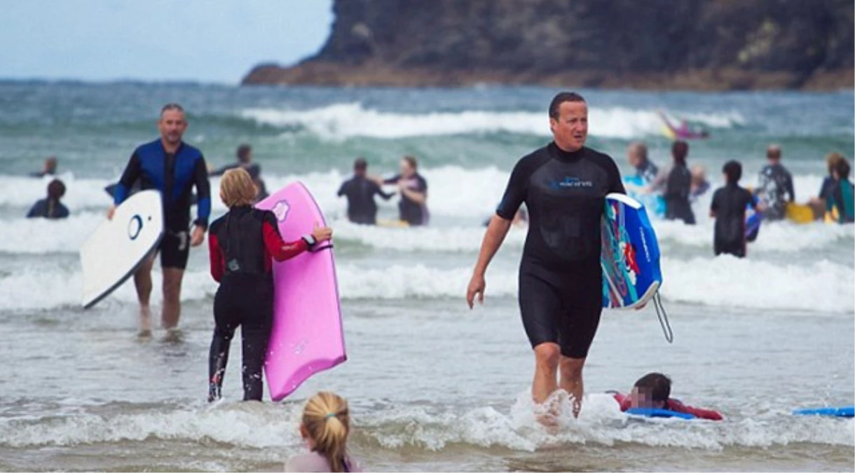 Cameron Sörf Yaptı, İngiliz Basını Dalga Geçti