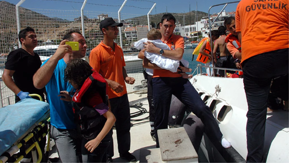 Datça\'da Kaçakları Taşıyan Teknenin Yanarak Batması