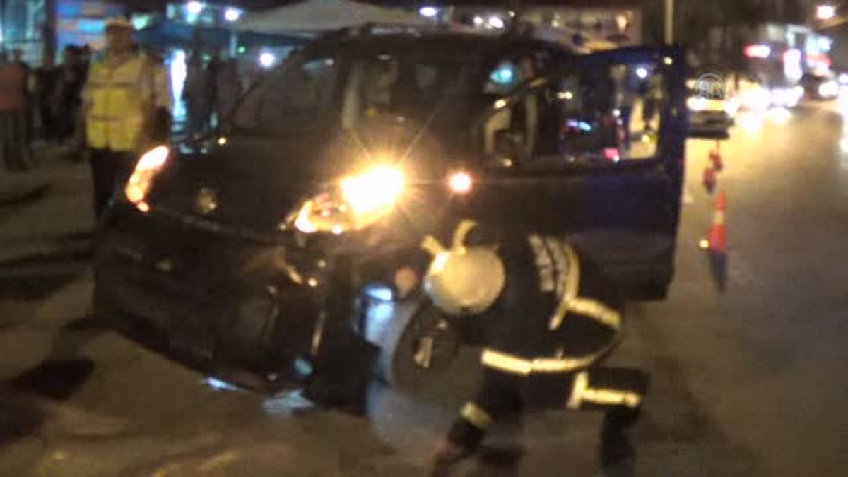 El freni çekilmeyen otomobil hareket edip yayaya çarptı -