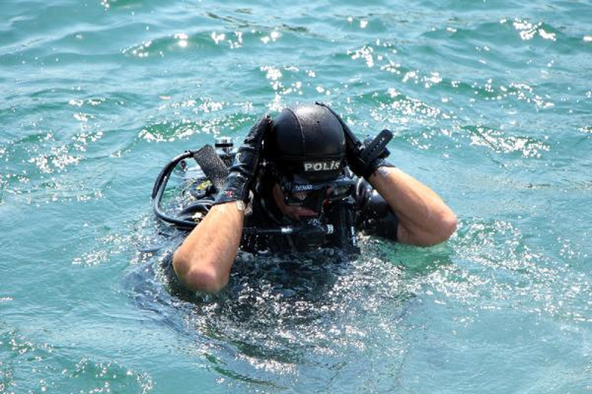 Karako Cinayeti;denizde Yapılan Aramada 4 Bıçak 2 Tornavida Bulundu
