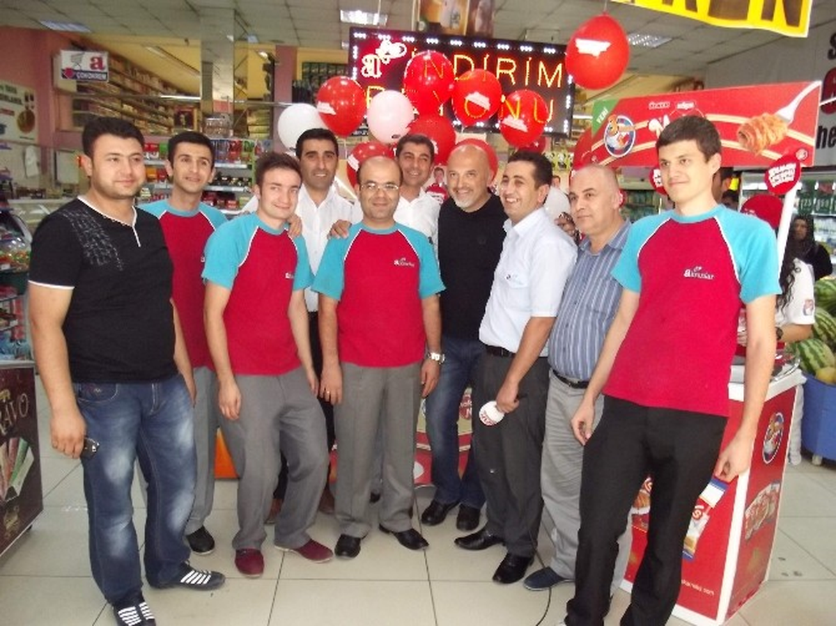 Komedi Sanatçısı Yavuz Seçkin Malatya\'da Sevenleri ile Buluştu