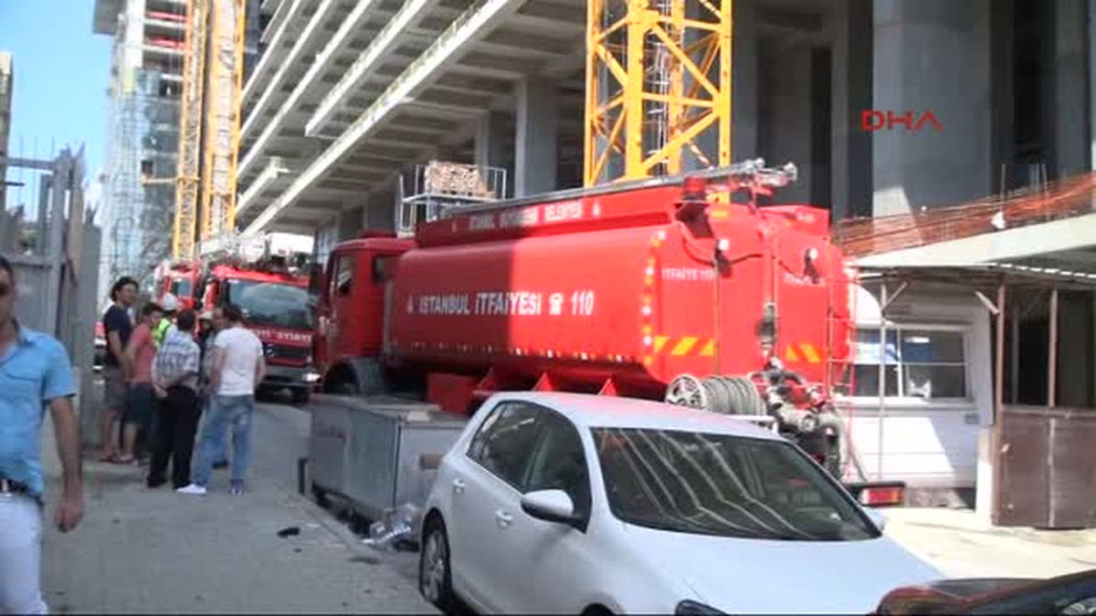 Mecidiyeköy\'de, Rezidans İnşaatında Yangın Çıktı