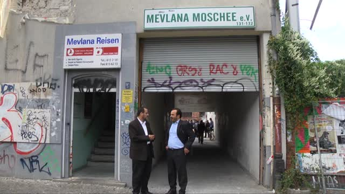 Mevlana Camisi\'ndeki yangın - Sigmar Gabriel, camiyi ziyaret etti -