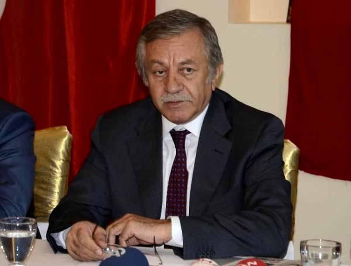 MHP\'li Adan: Davul Davutoğlu\'nun Boynunda, Tokmak Erdoğan\'ın Elinde