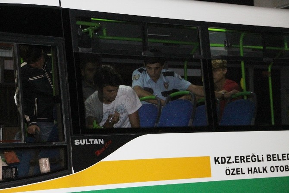 Otobüs Şoförlerinin Kavgasında 1 Kişi Bıçaklandı