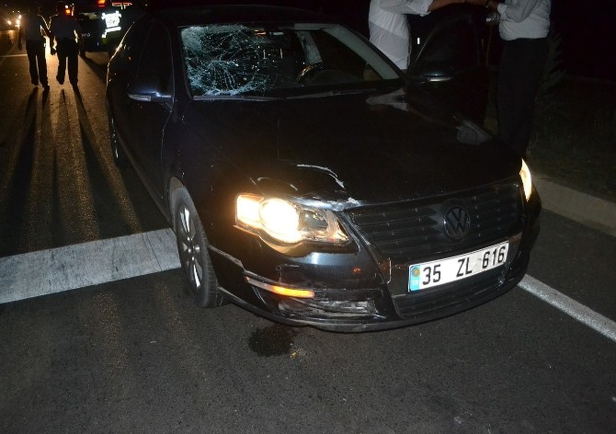 Manisa Kula\'da Otomobil Motosiklete Çarptı: 4 Yaralı