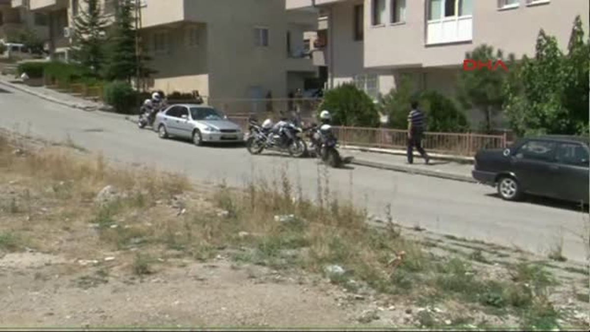 Özel Harekat Polisleri Zanlıların Olduğu Düşünülen Bölgeye Geldi