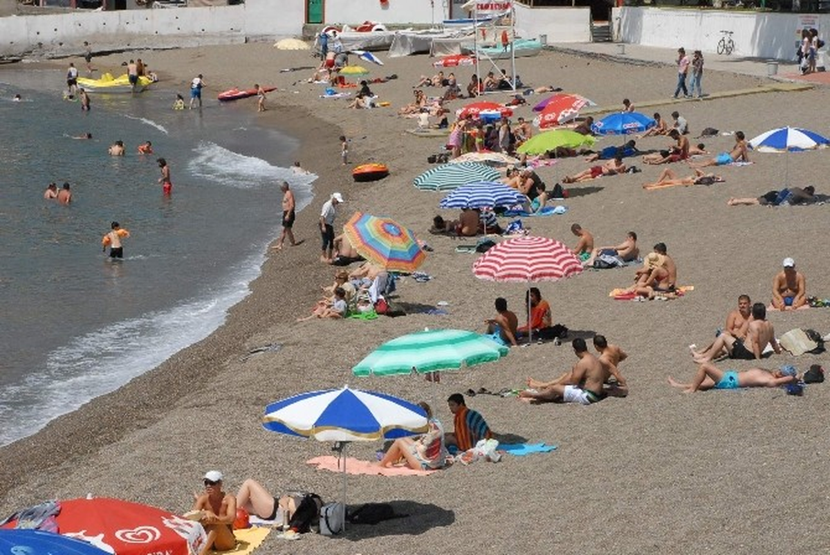 Plajda Cep Telefonuyla Gizli Fotoğraf Çektiği İddiası