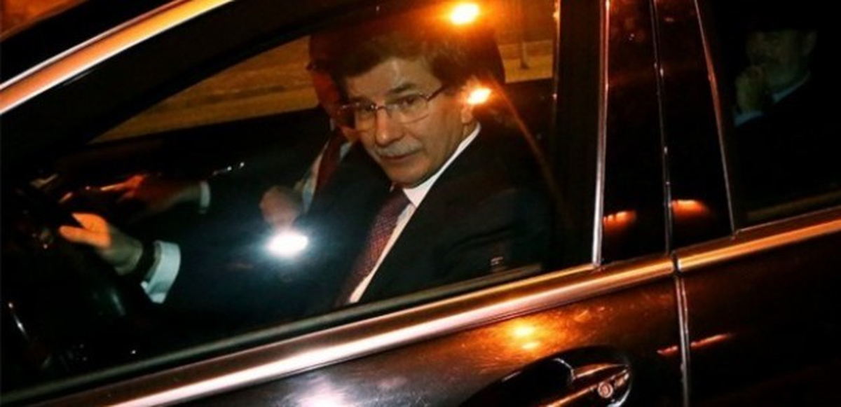 Saat 04:20! Davutoğlu Orada