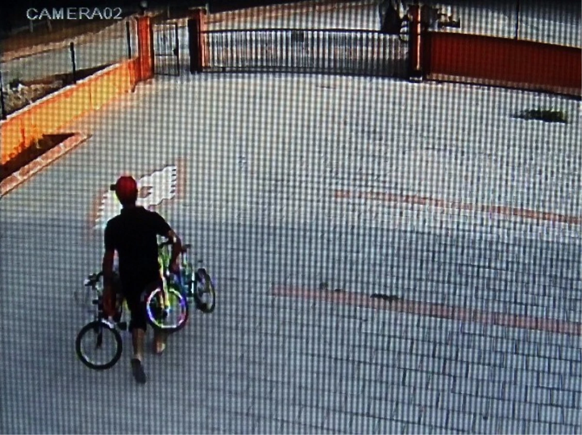 Adana\'da Suriyeli Hırsız İki Bisikleti Birden Çaldı