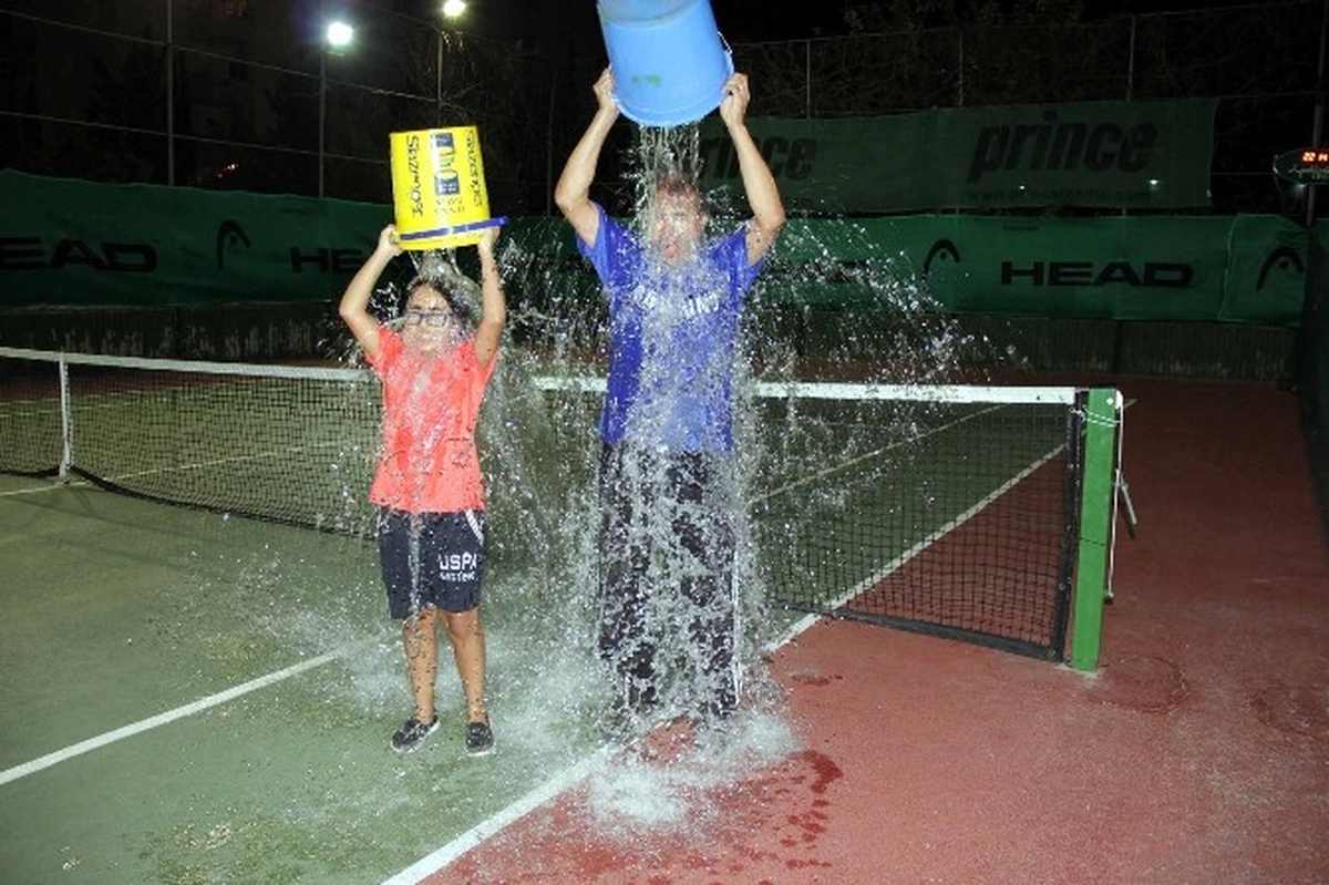 Als Kampanyası\'na Tenis Kortunda Destek Verdiler