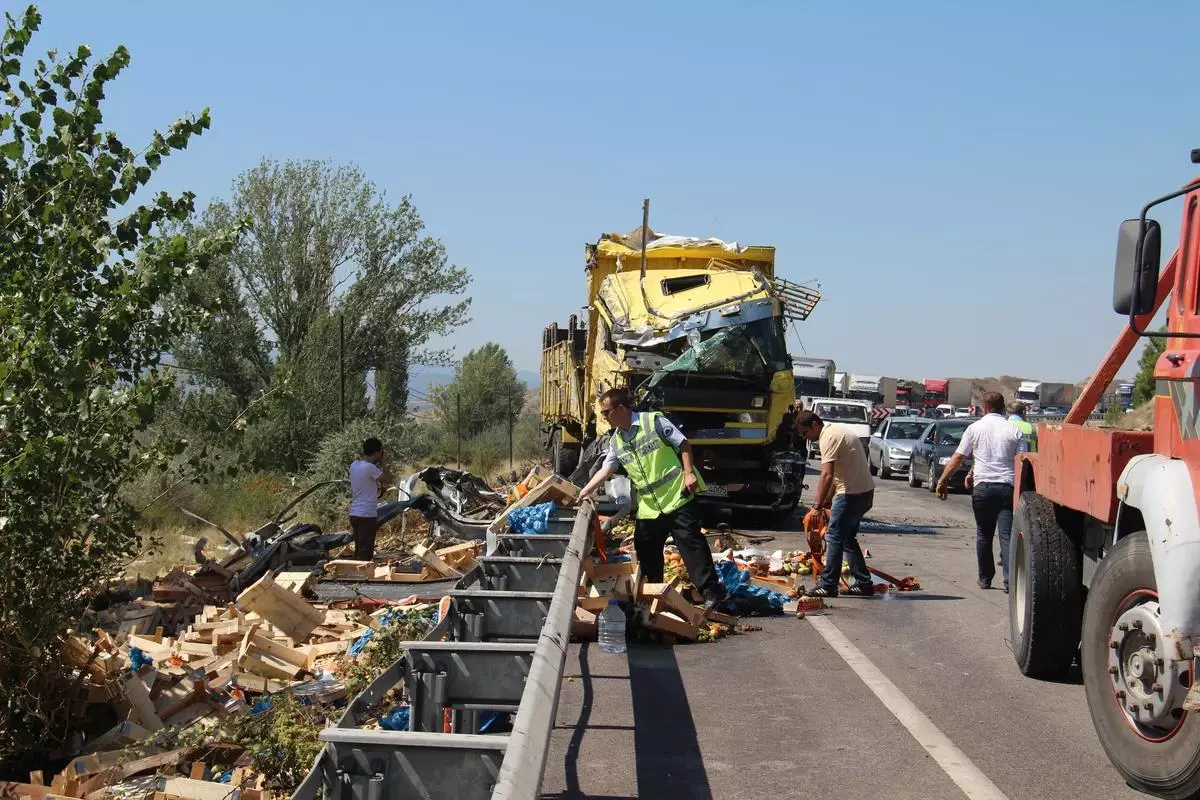 Tosya\'da Çifte Kaza : 3 Yaralı