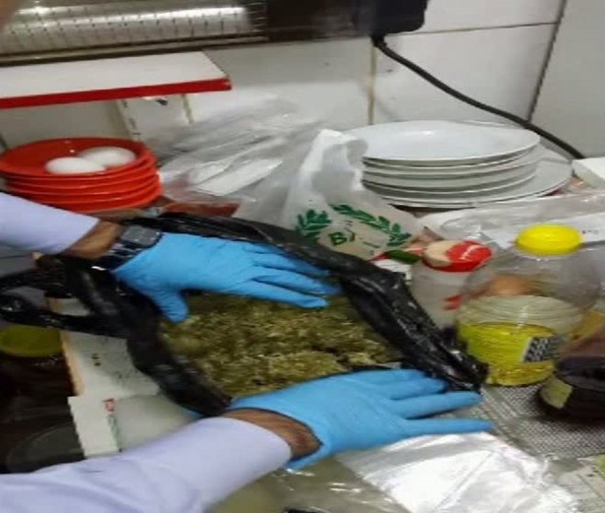 Uyuşturucu ve Kaçak İçki Operasyonu Polis Kamerasında