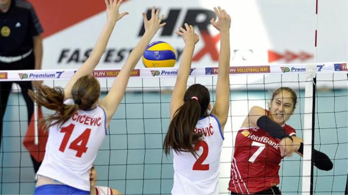 Avrupa Voleybol Şampiyonasında Türkiye, Sırbistan\'a Yenildi