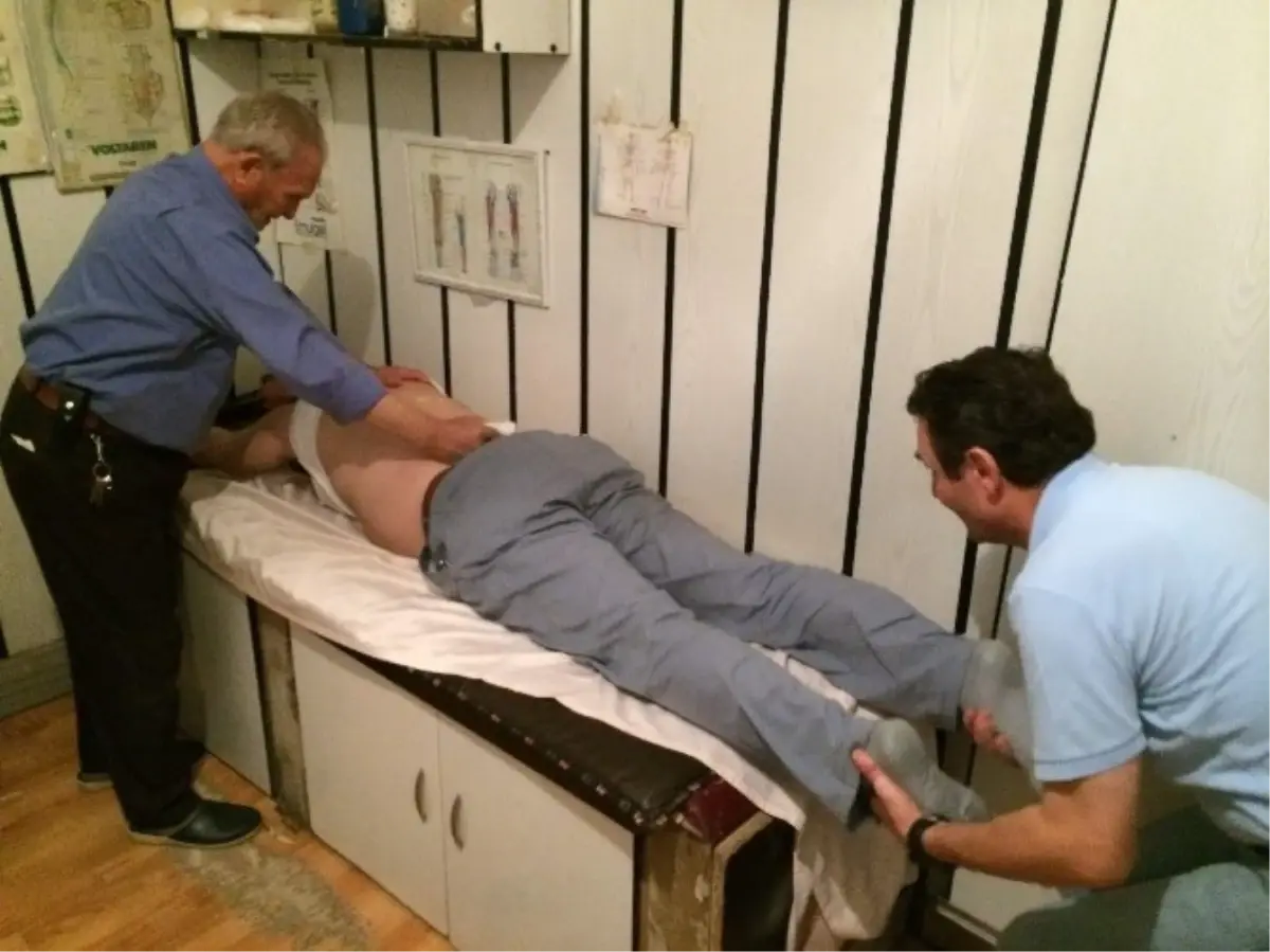 81 Yaşındaki Masör Günde 80 Kişiye Şifa Dağıtıyor