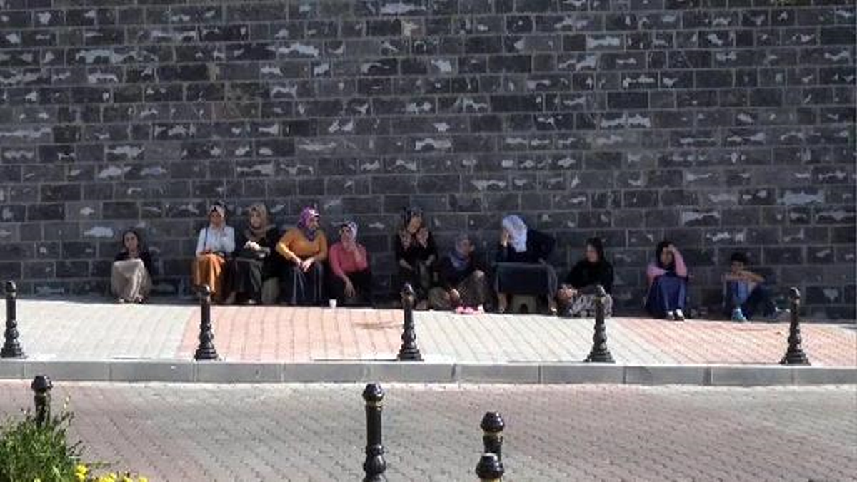 Aileler Teşhis İşlemleri İçin Adli Tıp Kurumu\'nda (2)