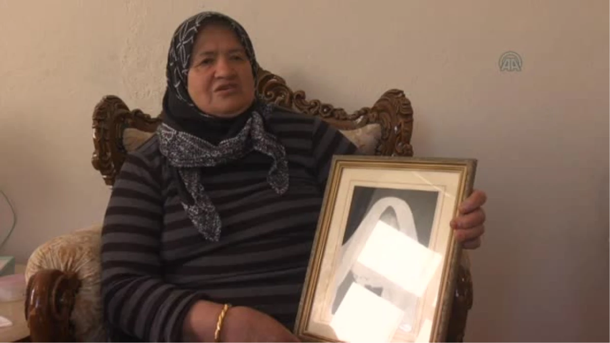 Anne Davutoğlu\'nun Fotoğrafını Gözyaşlarıyla Anlattı