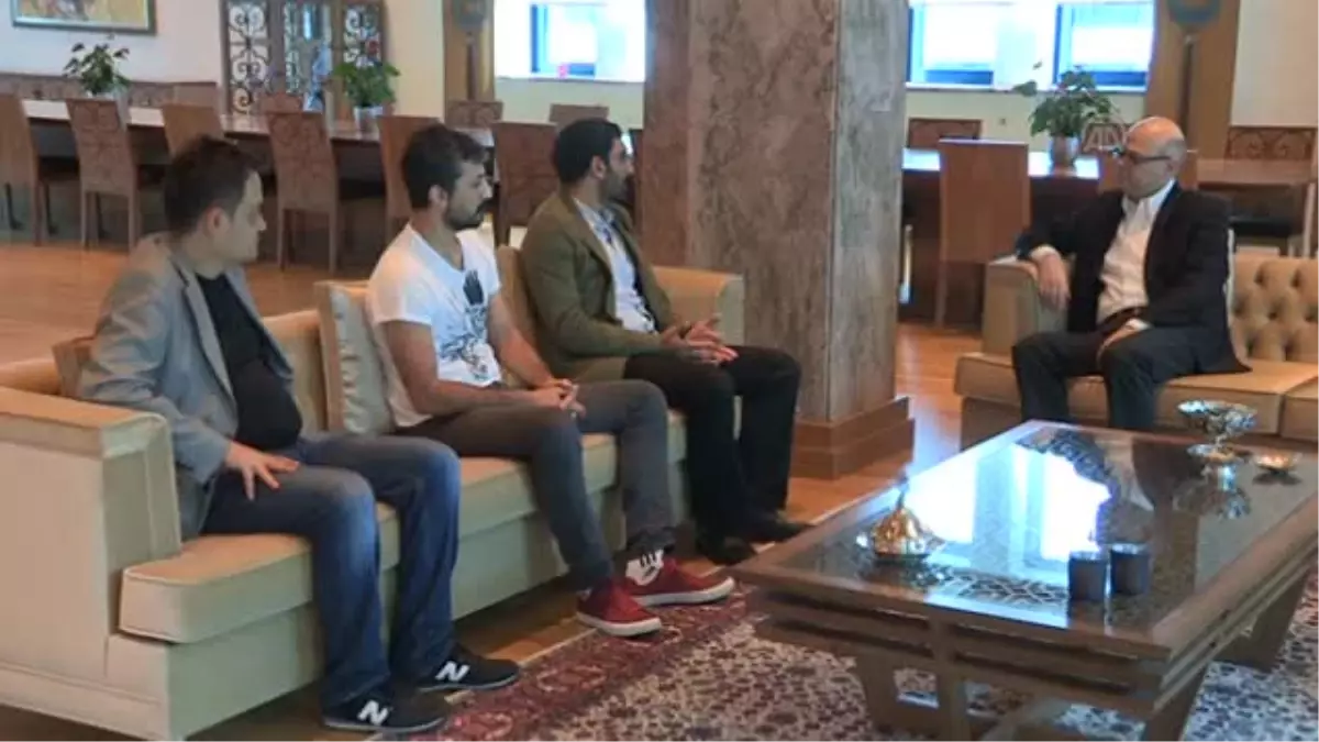 "Annemin Şarkısı" film ekibi, Büyükelçi Erginay\'ı ziyaret etti -