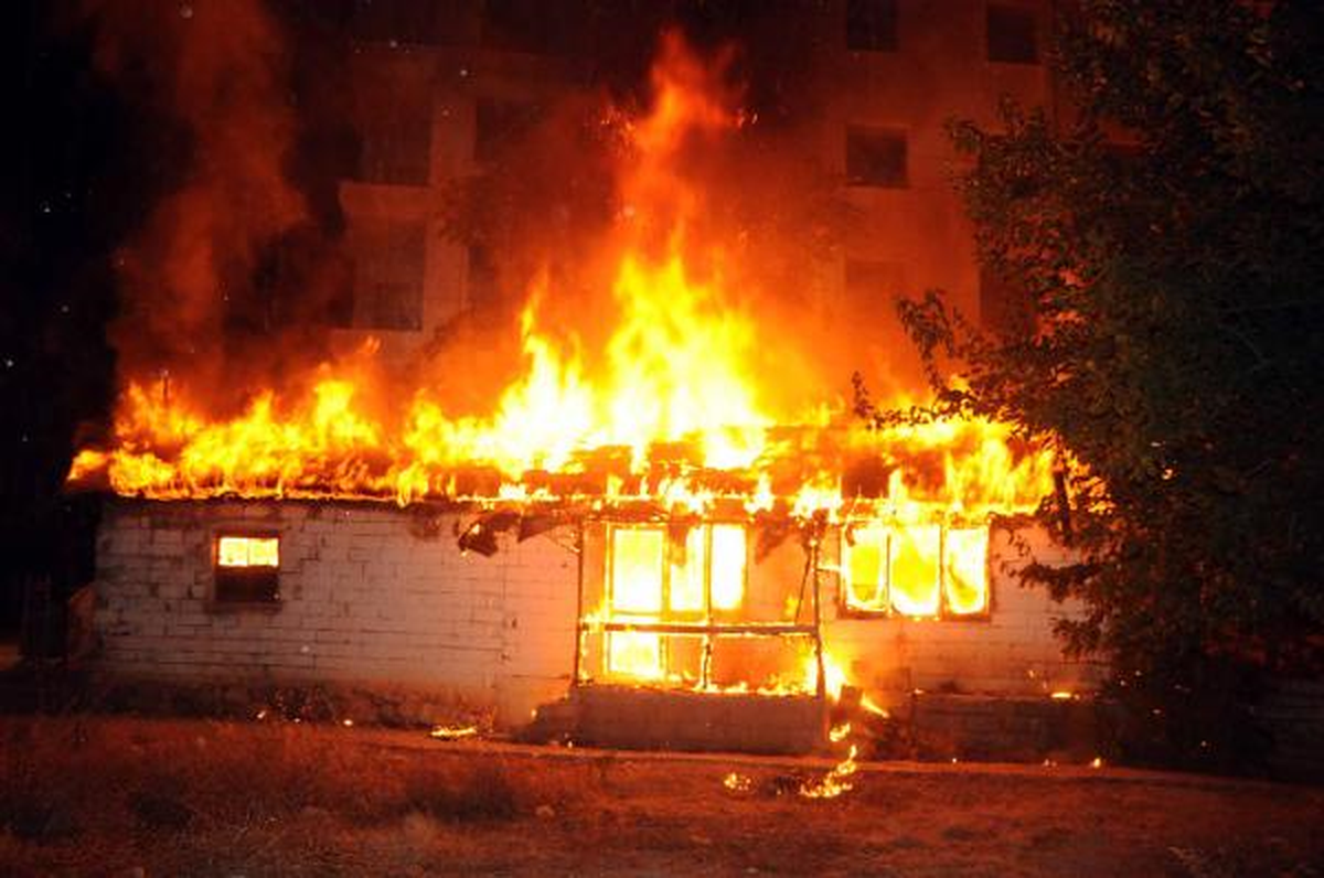 Antalya\'da \'Garantili Cinci Hoca\'nın Evi Yandı