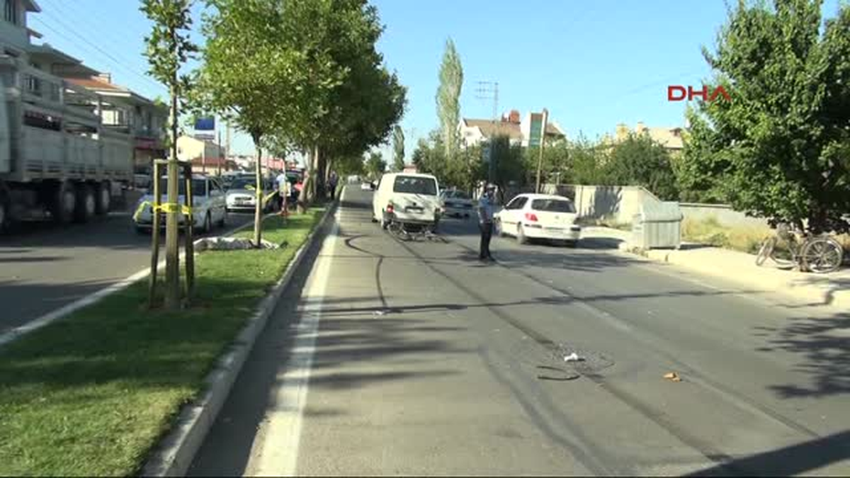 Konya\'da Ekmek Almak İçin Çıktı, Minibüsün Altında Kaldı