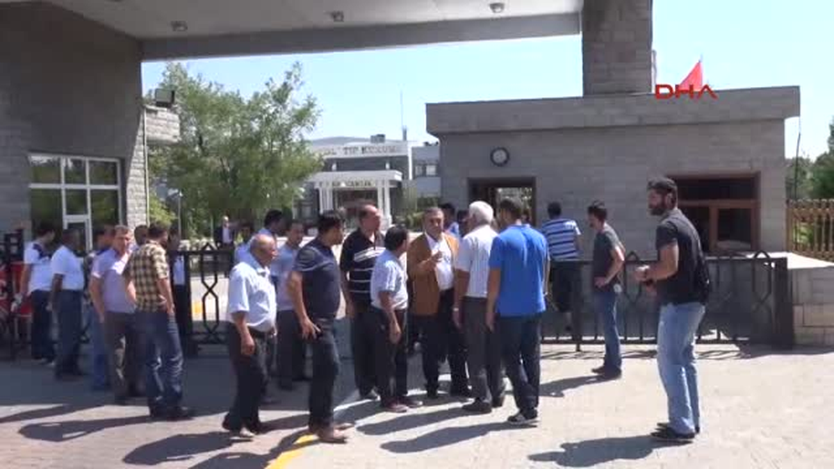CHP Milletvekili, Dün Bulunan Ceset için Adli Tıp Kurumu\'na Geldi