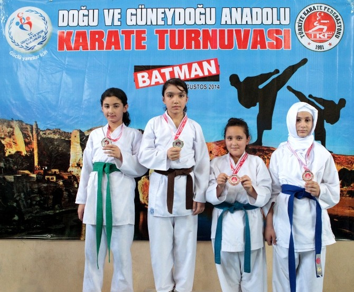 Doğu ve Güneydoğu\'nun Yıldız Güreşcileri Tatamiye İndi