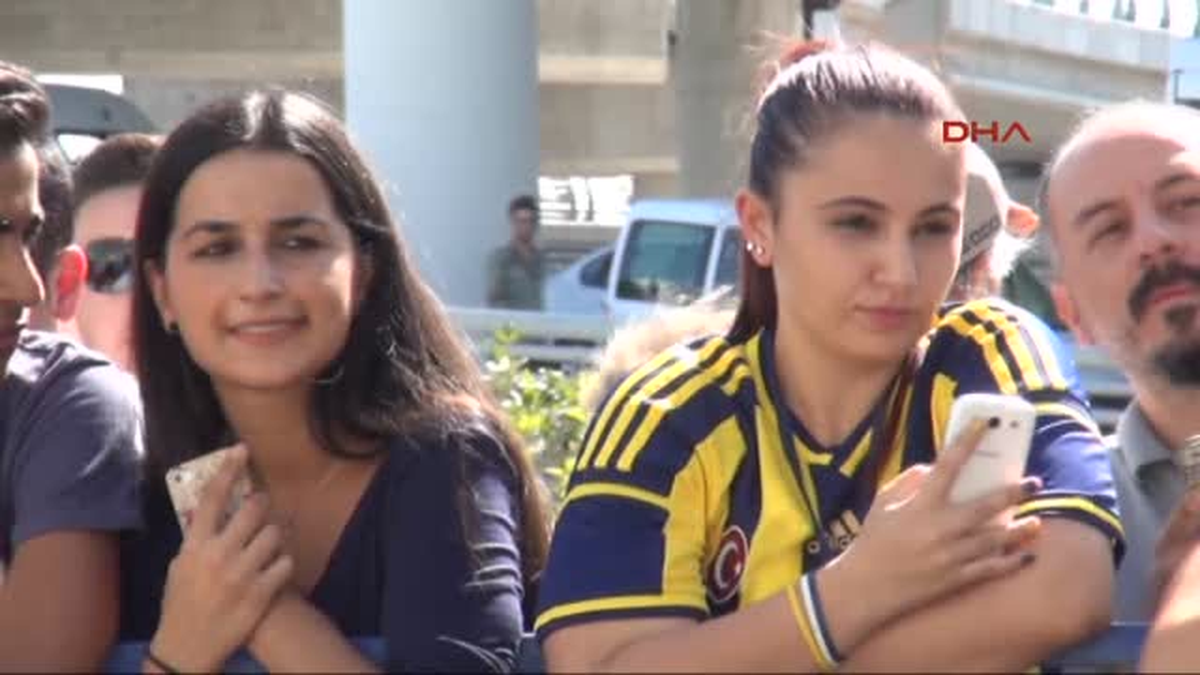 Fenerbahçe\' Ye Coşkulu Karşılama