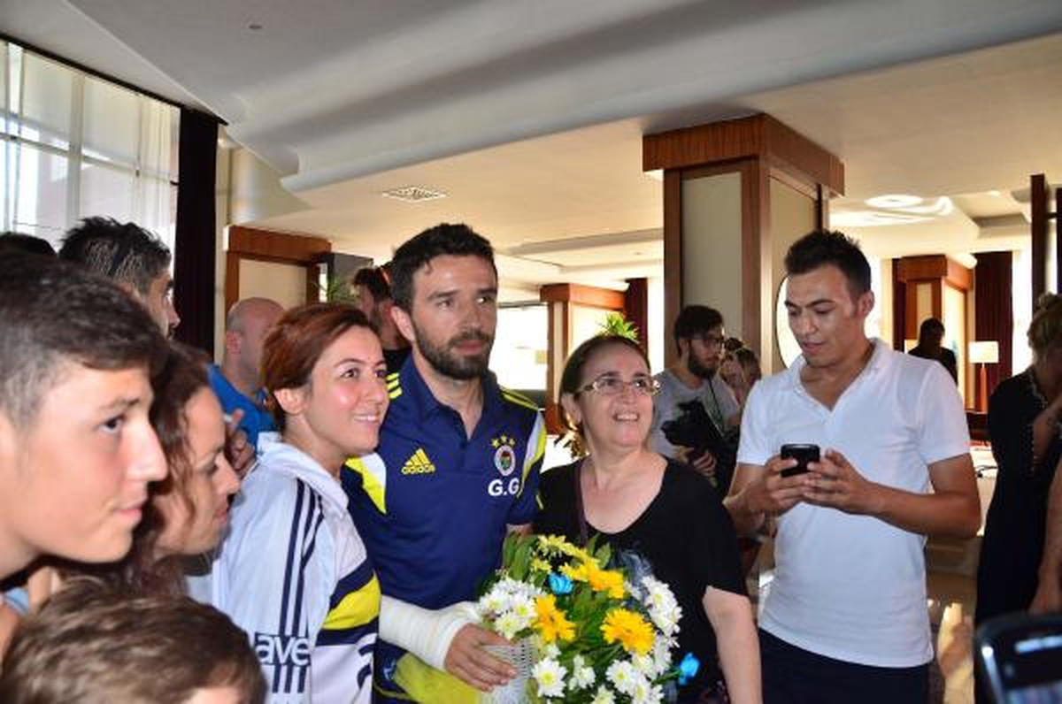 Fenerbahçe\'ye Manisa\'da Coşkulu Karşılama