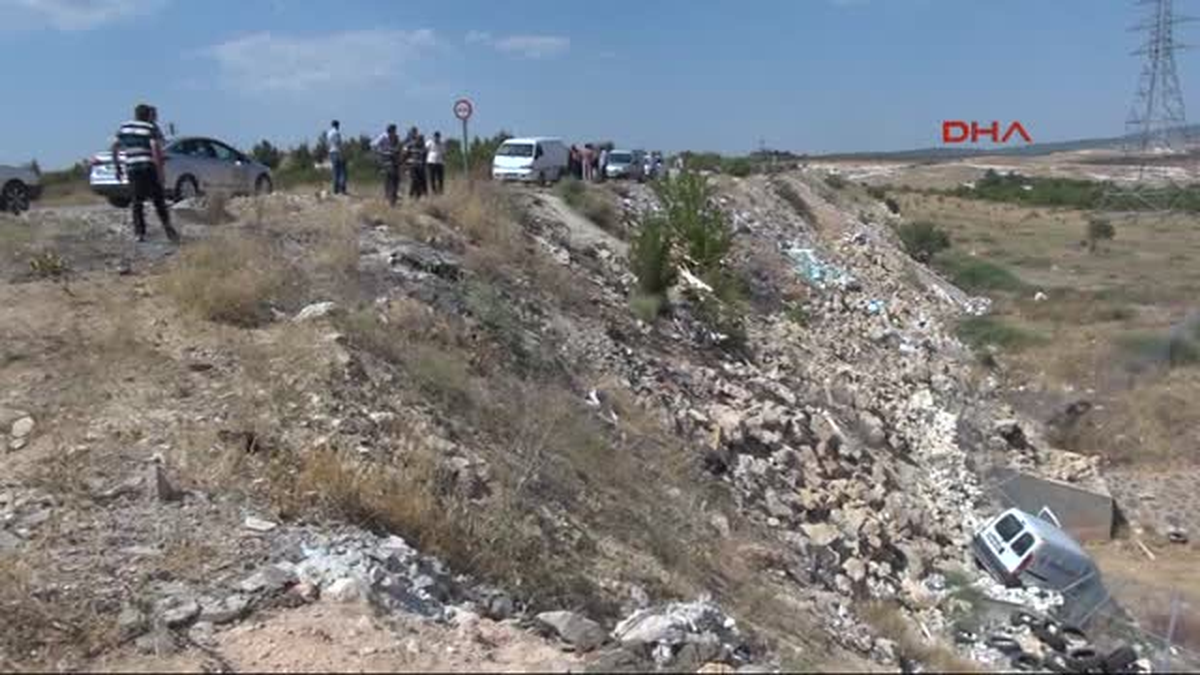 Gaziantep\'te Kargo Aracı ile Motosiklet Çarpıştı 4 Yaralı