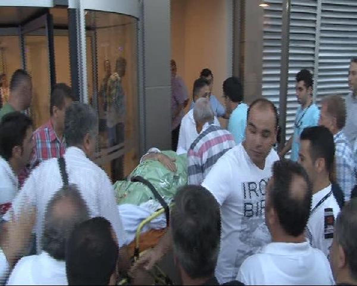 Silahlı Saldırıya Uğrayan Sönmez, Tedavi İçin İstanbul\'a Getirildi