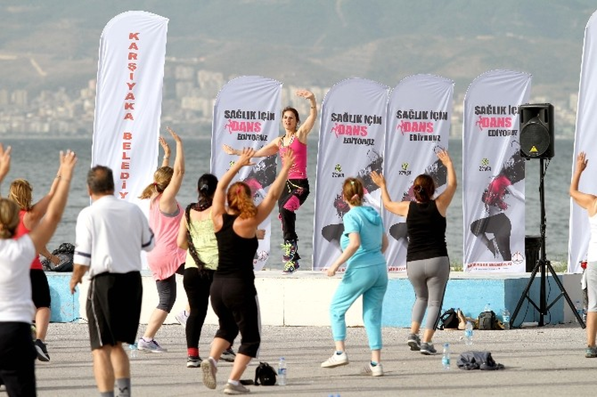 Karşıyakalı Kadınlar Zumba\'yı Çok Sevdi