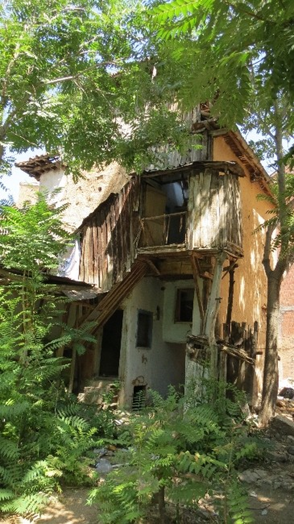 Malatya'da, Terk Edilmiş İki Ev Korku Veriyor