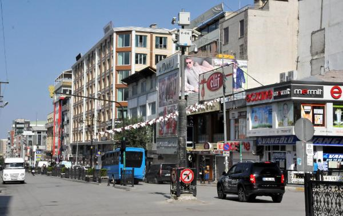 Mobese Kameralarına Betonlu Koruma