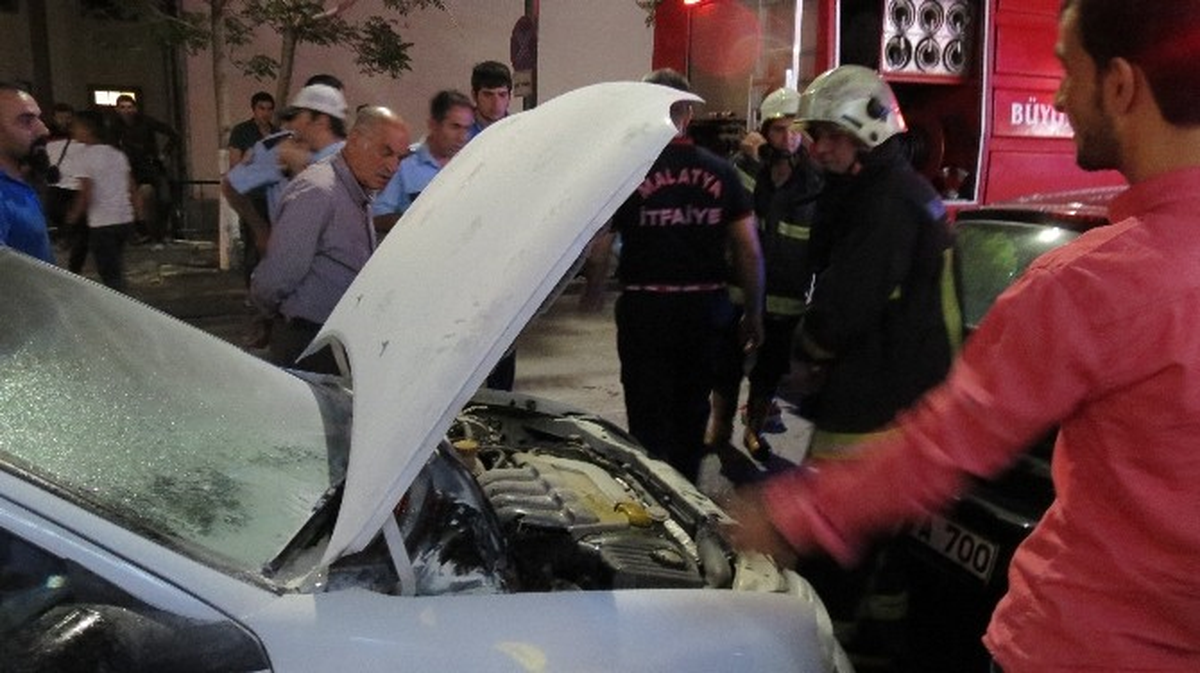 Park Halindeki Otomobilde Yangın Çıktı