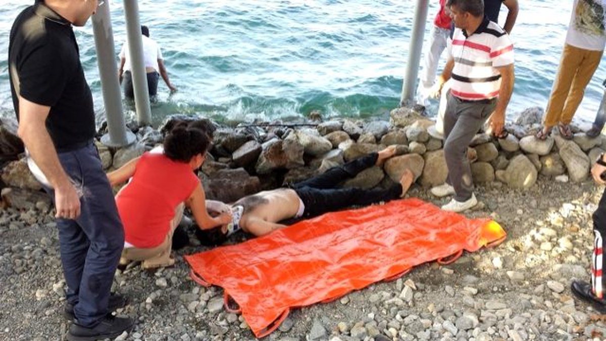 Sapanca Gölü\'nde Boğulmaktan Kurtarılan Kişi Hastaneye Kaldırıldı