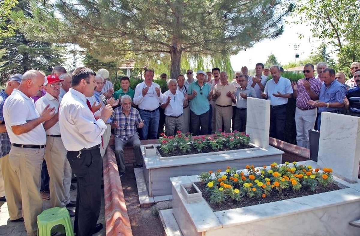 Selami Vardar Kabri Başında Anıldı