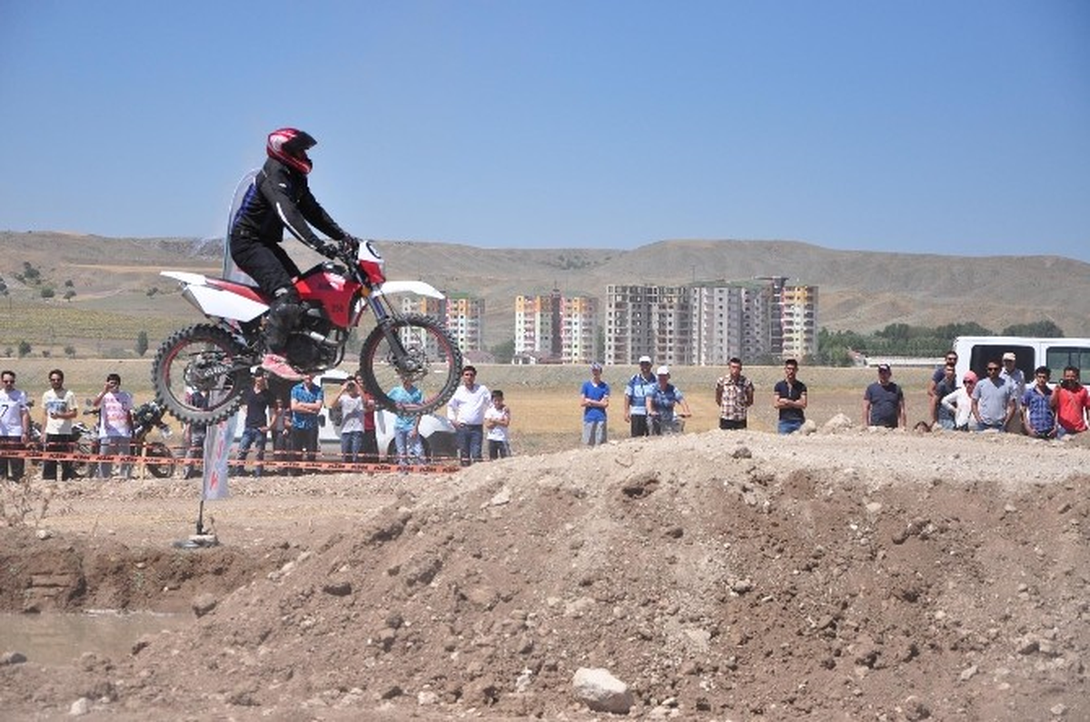 Sorgun\'da Motocross Heyecanı