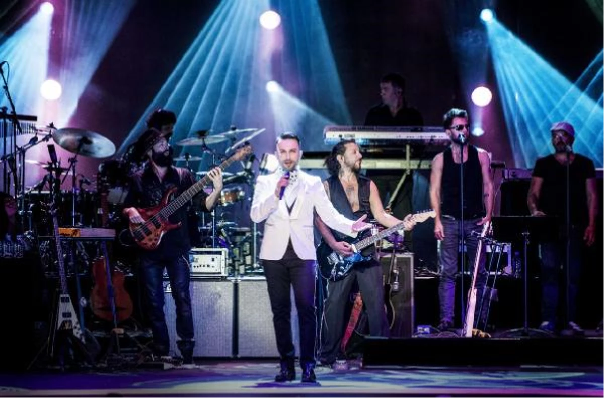 Tarkan, Monaco\'da Konser Verdi