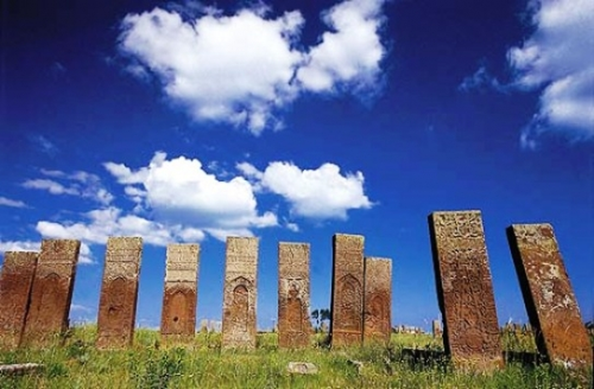 Ahlat\'ta Tarihi Mezarlık Onarılıyor