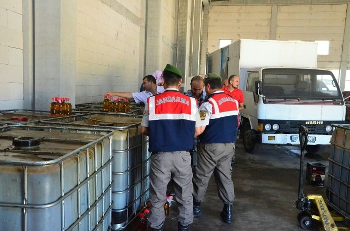 Antalya\'da 11 Bin 600 Litre Kaçak Madeni Yağ Ele Geçirildi