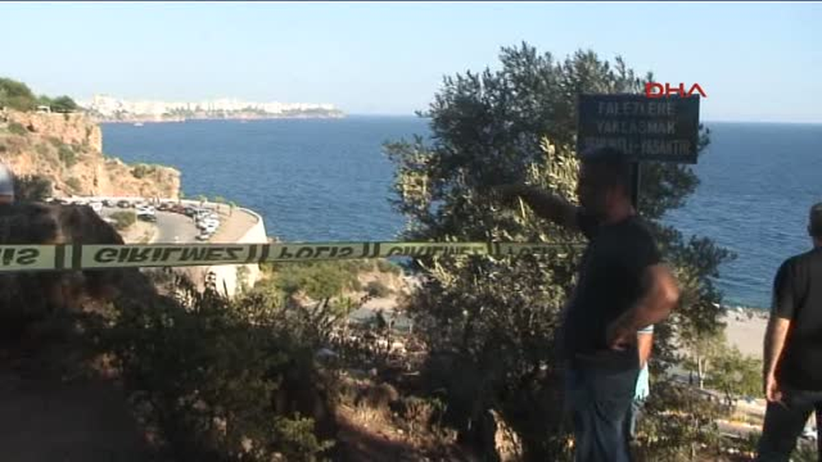 Antalya Falezlerde Erkek Cesedi Bulundu