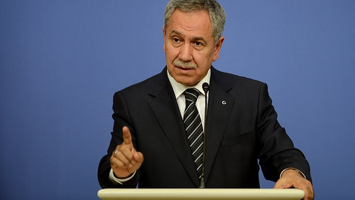 Bülent Arınç Açıklama Yapıyor